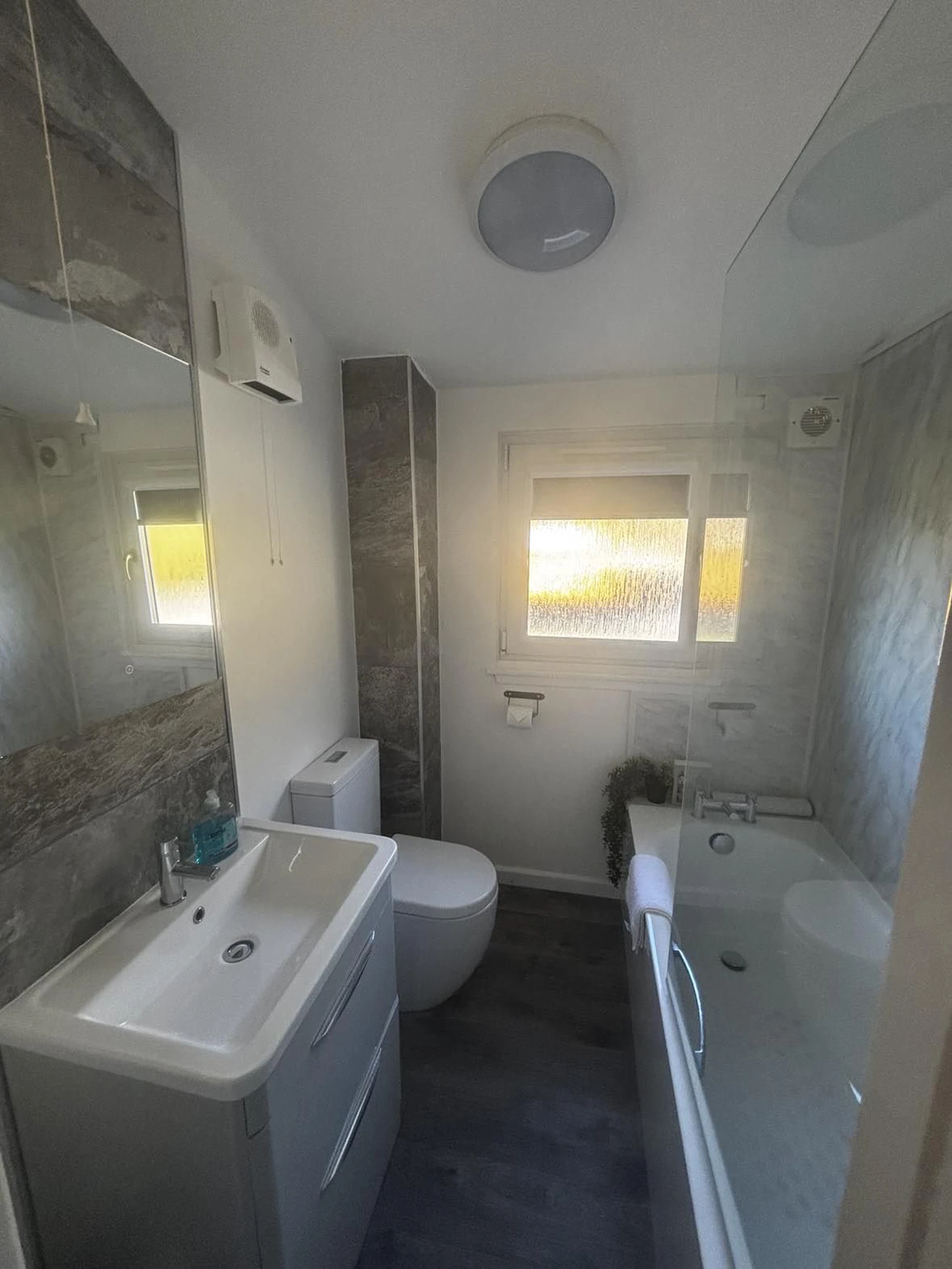 Oak Tree Lodge Image 1