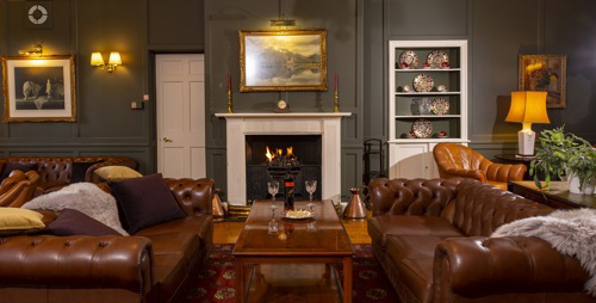 Background image - knipoch_lounge_fire_1990.jpg