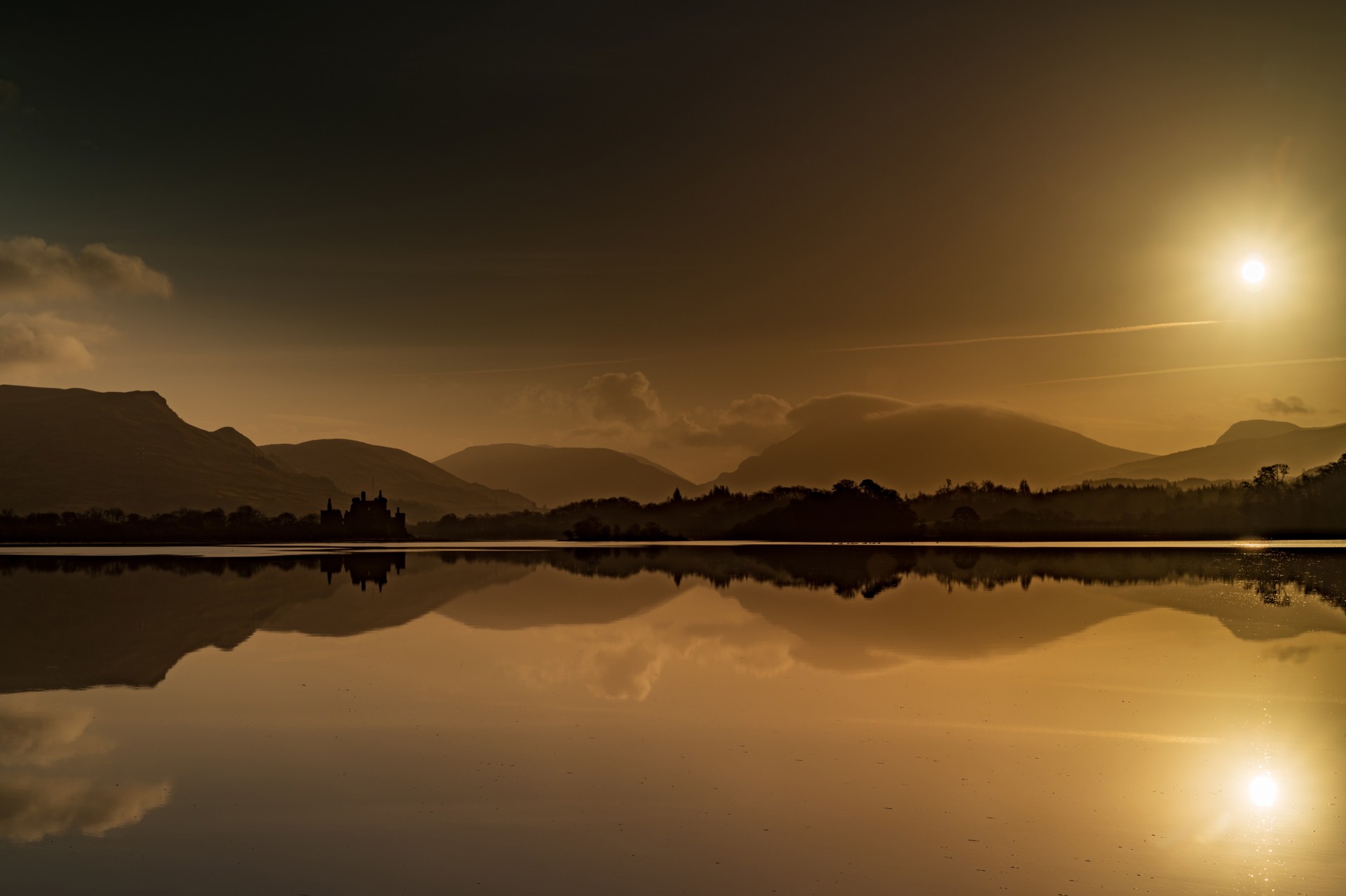 Background image - kevin_mcgarry-_2022-_lochawesunrise.jpeg