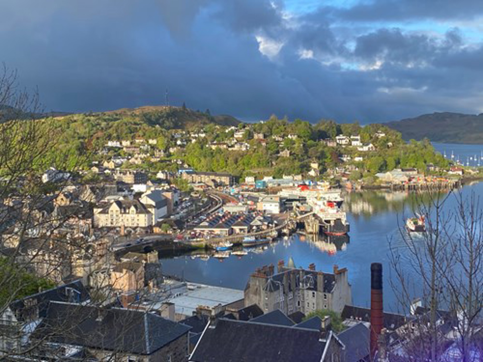 Background image - Robin Mckelvie Oban Staycation Blog 8