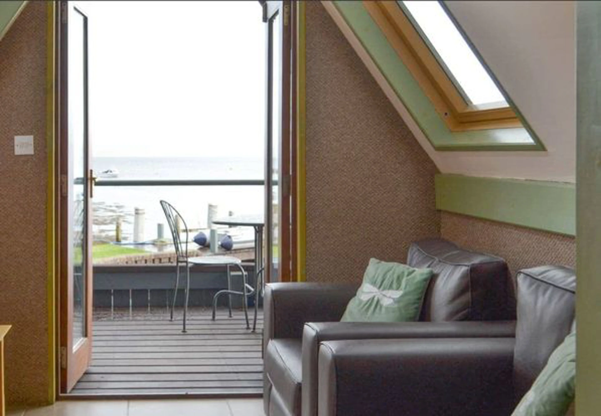 lochside_chalet_-_lounge.jpg (1)