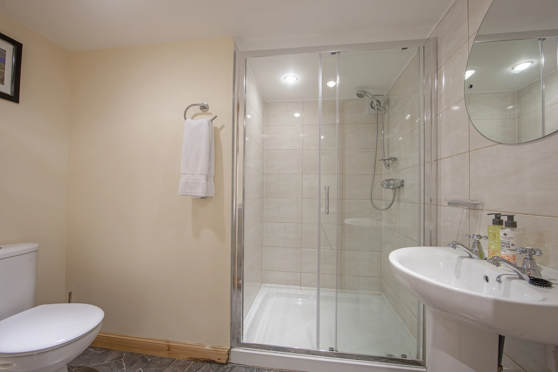 1z6e0231_bathroom_cottage_2.jpg (2)