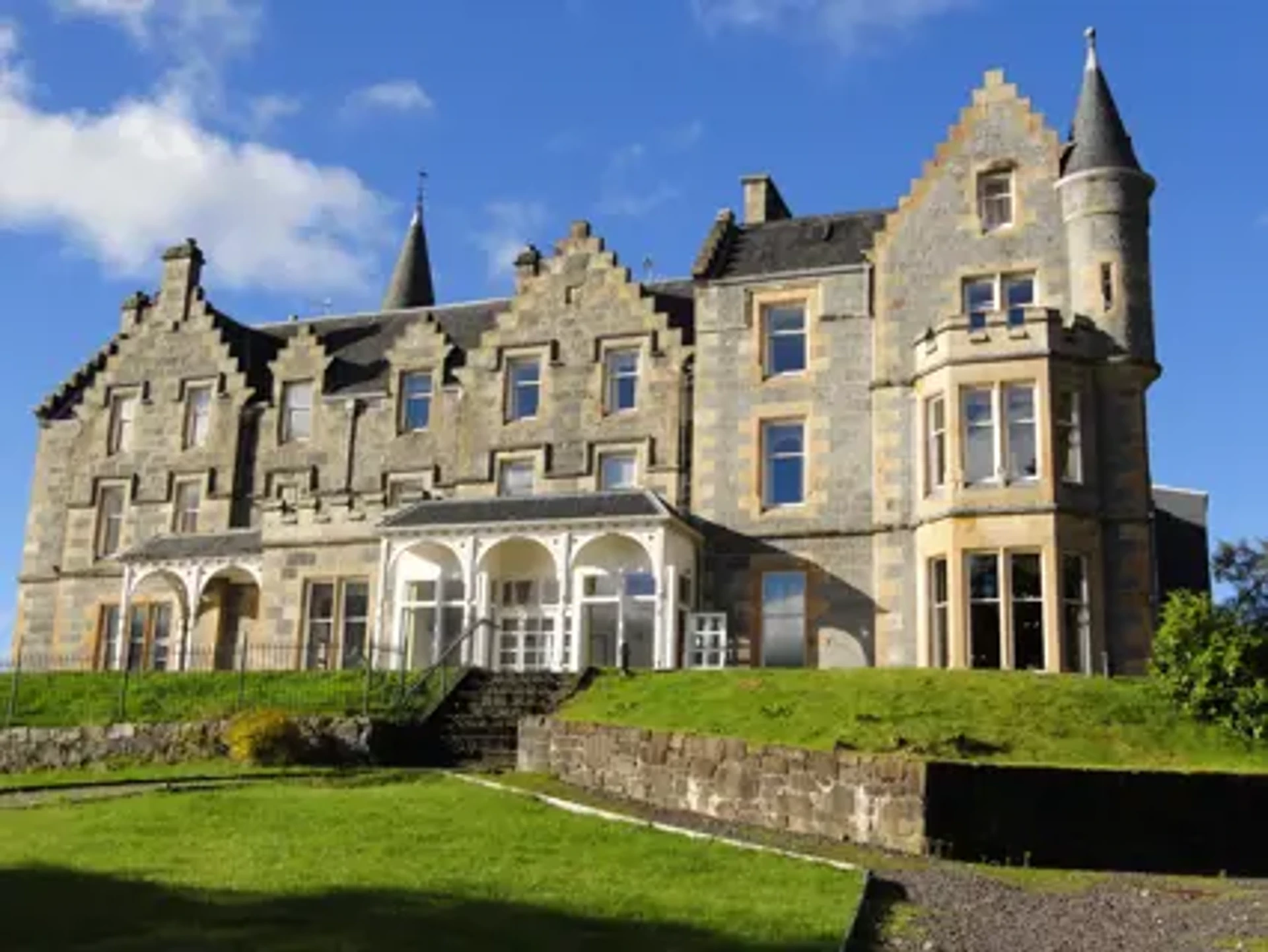 lochawehotel3.jpg (1)